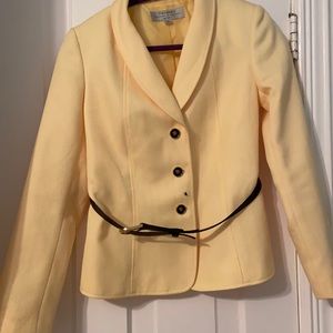 Belted yellow tahari blazer in good used condition size 4p